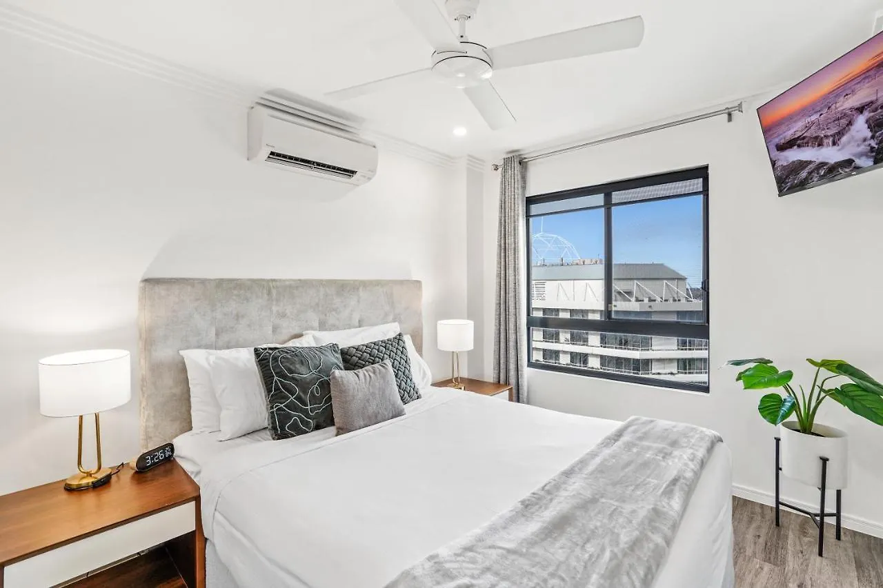 Belle Escapes - Luxury Cairns Penthouse With Ocean Views 