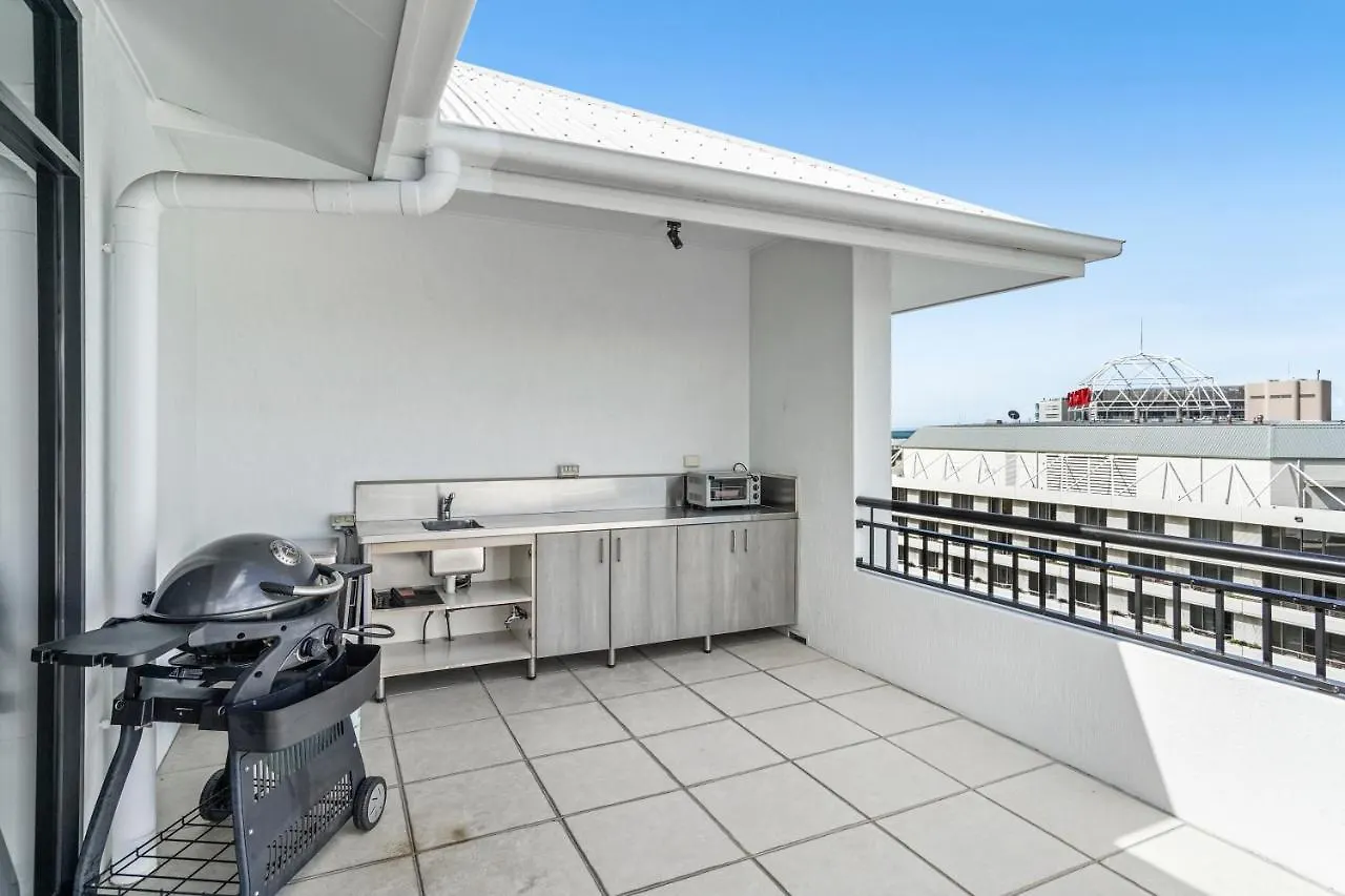 Belle Escapes - Luxury Cairns Penthouse With Ocean Views 