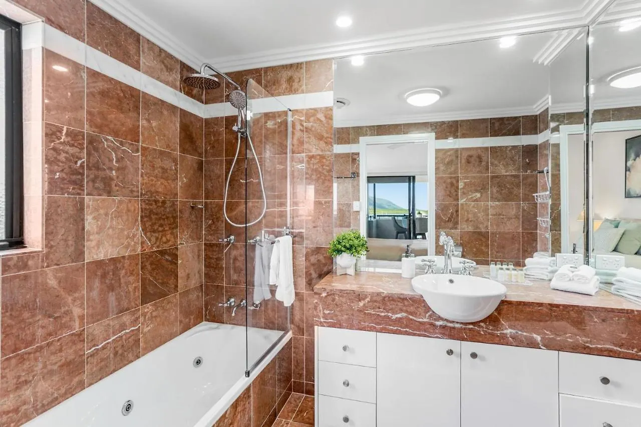 Belle Escapes - Luxury Cairns Penthouse With Ocean Views 