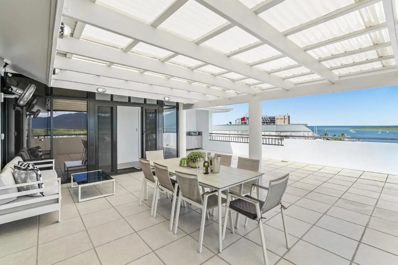 Belle Escapes - Luxury Cairns Penthouse With Ocean Views 