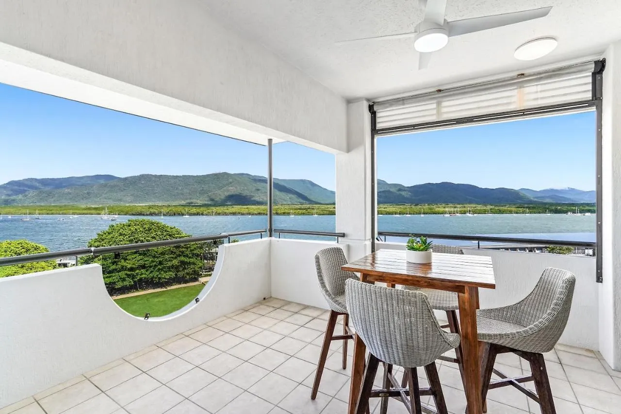 Belle Escapes - Luxury Cairns Penthouse With Ocean Views \