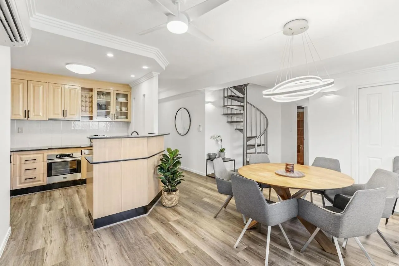 Belle Escapes - Luxury Cairns Penthouse With Ocean Views 