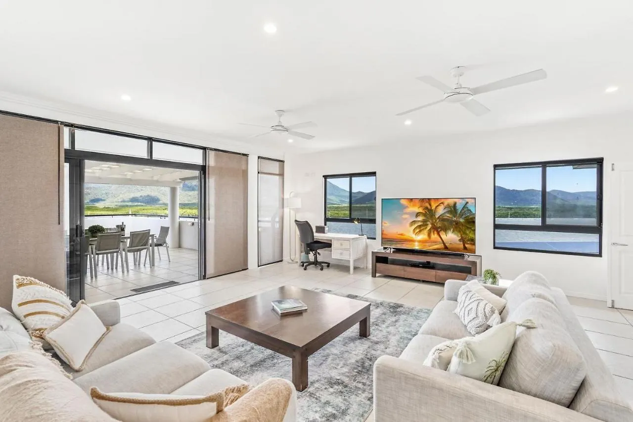 Belle Escapes - Luxury Cairns Penthouse With Ocean Views 